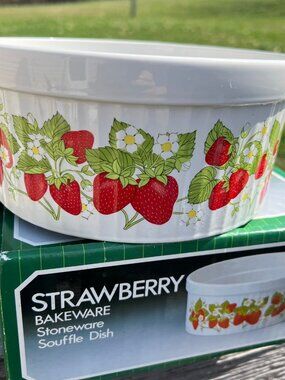 Vintage Action Japan Strawberry Stoneware 8” Round Baking Dish Soufflé Bowl New